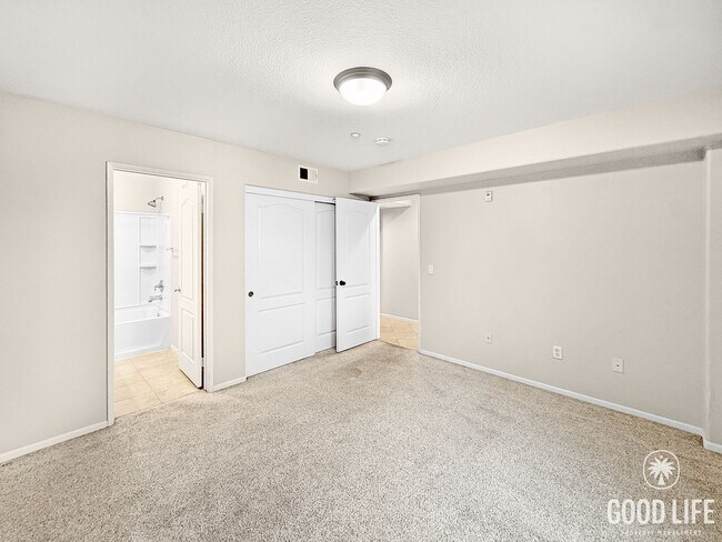 Building Photo - Beautiful 4B/4BA Home w/ Canyon Views & Great Layout!