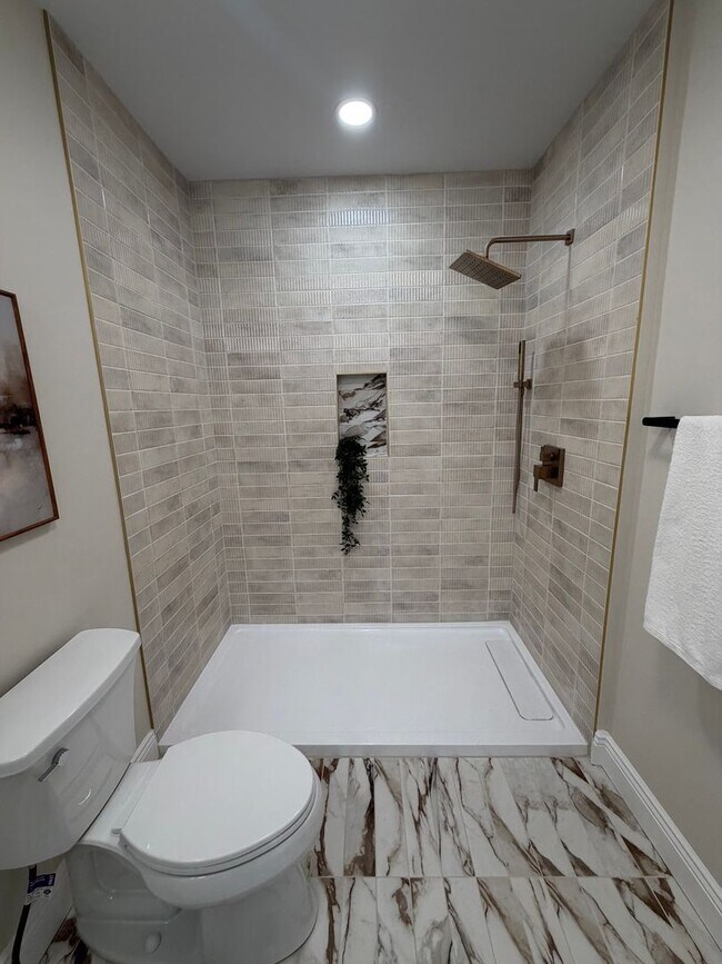 Building Photo - Beautiful Home in the Heart of Columbus