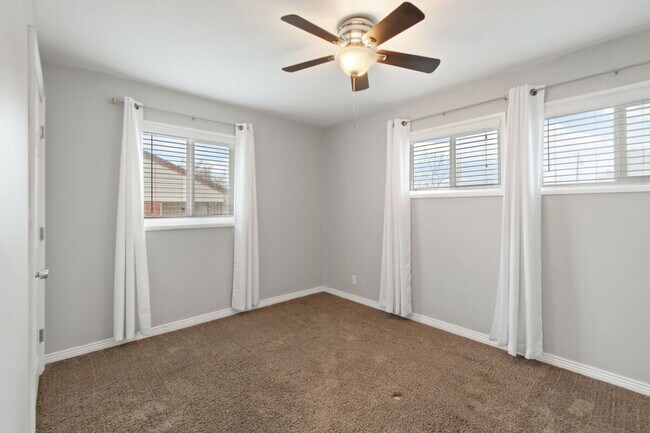 Building Photo - This charming, 4 bedroom 2 bath updated bungalow in the heart of Ogden for $2150 a month