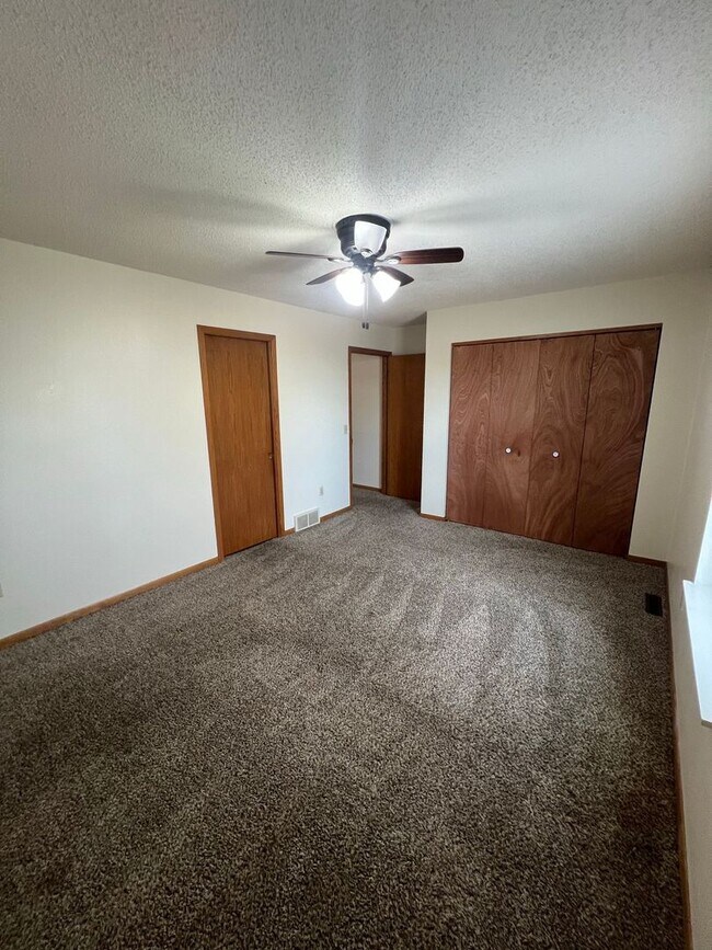 Building Photo - 2410-2412 Monique Ln