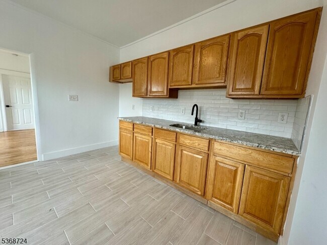 Building Photo - 307 Amity St