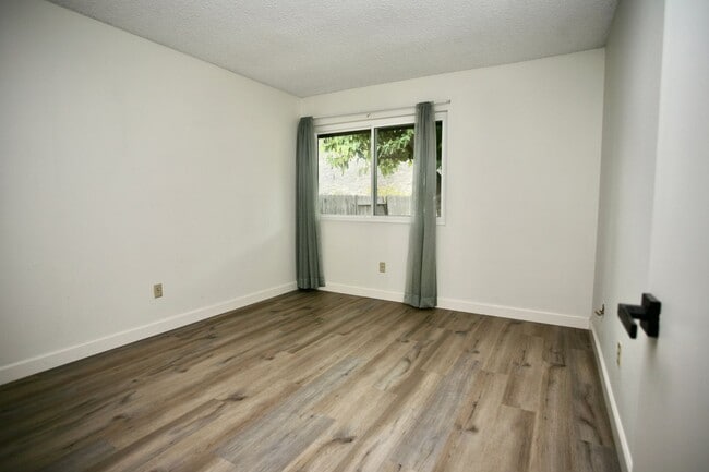 Building Photo - 3br, 2ba in a Great Family Neighborhood Available Now!