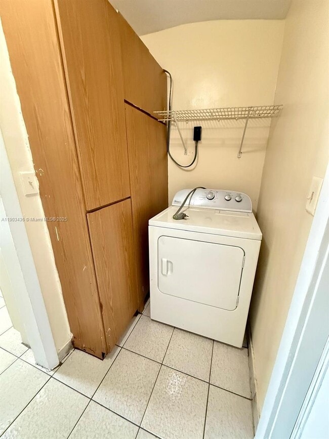 Building Photo - 3980 SW 51st St