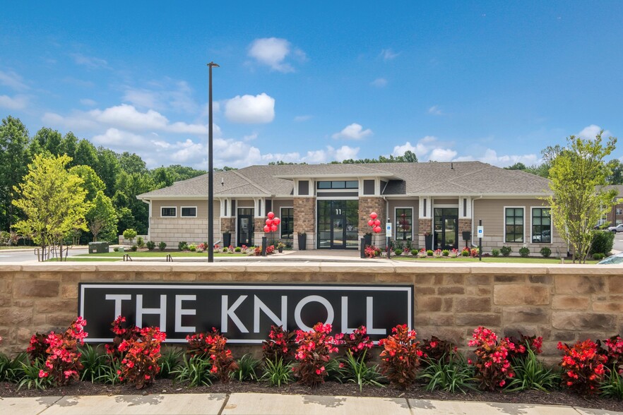 Primary Photo - The Knoll at Stone View Apartments