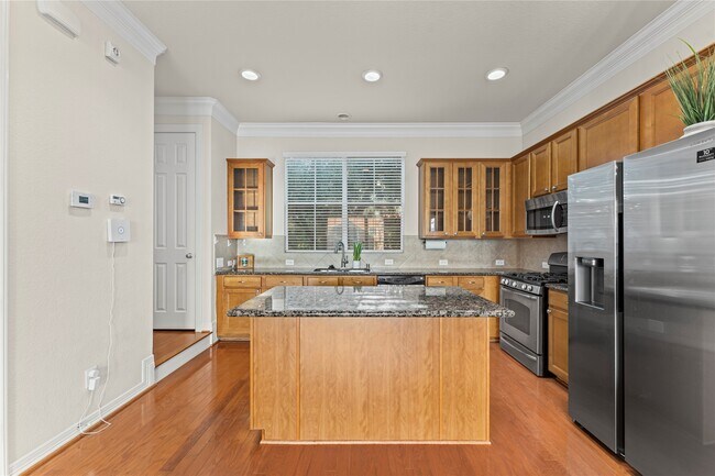 Building Photo - 3202 Clearview Cir