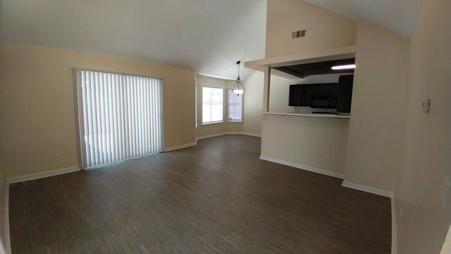 Building Photo - Available end of Julyl!! 4 Bedroom home in...