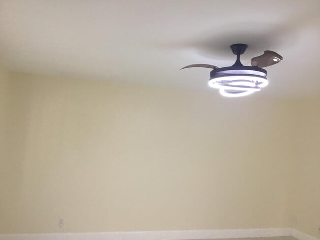 Building Photo - 1094 Raintree Ct