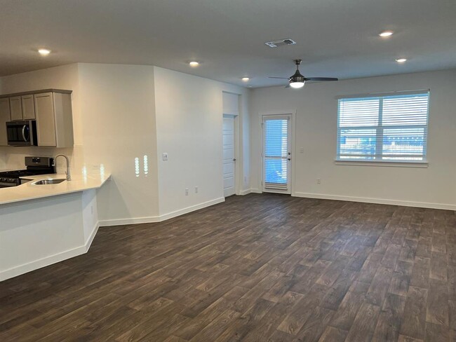 Building Photo - 14213 Cantarra Dr