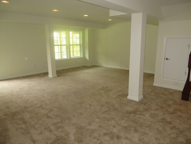 Building Photo - Spacious, Large, Luxury 3 Bedroom Townhouse in Hockessin, Delaware