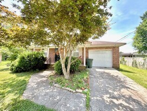 Building Photo - 1709 NW Morningside Dr