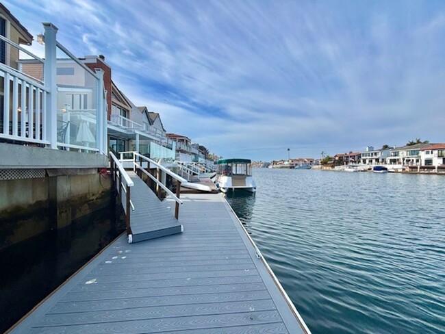 Building Photo - Oxnard | 4 Bed + 3 Bath | WATER FRONT | Fu...