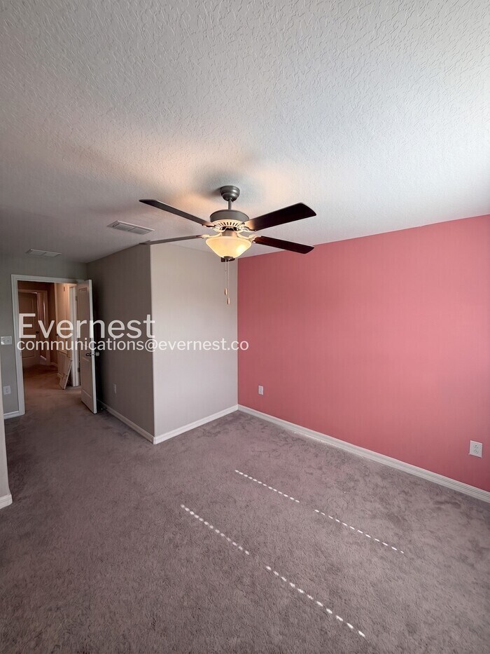 Building Photo - 946 Royal Empress Dr