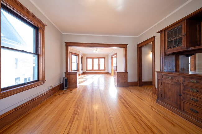 Building Photo - 507 W 33rd St