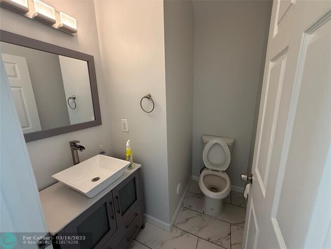 Building Photo - 15810 SW 48th Manor