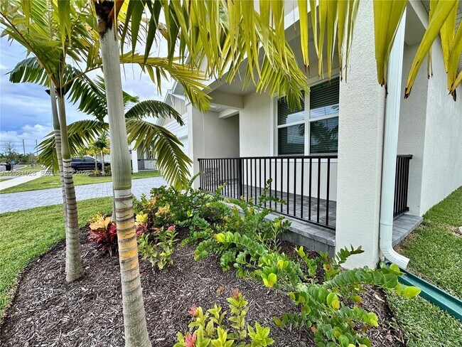 Building Photo - 9035 Dahlia Cir