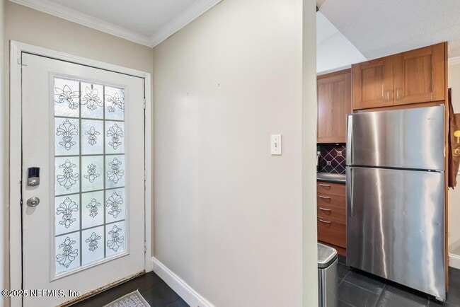 Building Photo - 2423 N Seabury Pl