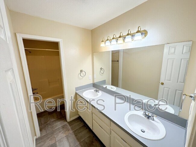 Building Photo - 11705 S Forest Ct