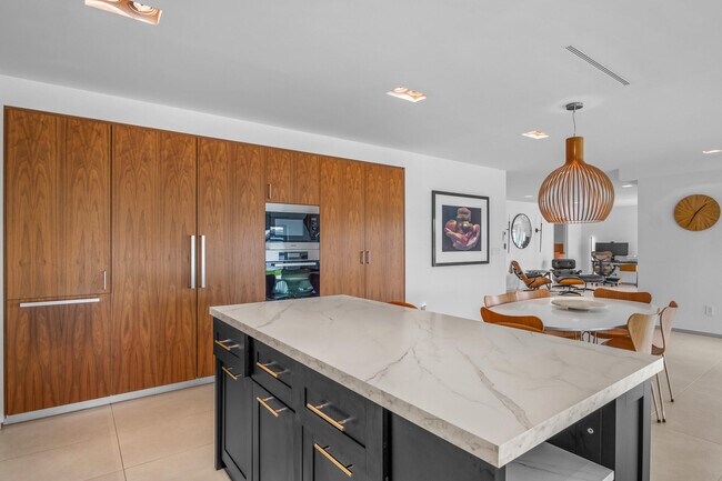 Building Photo - 35 Castle Harbor Isle Dr