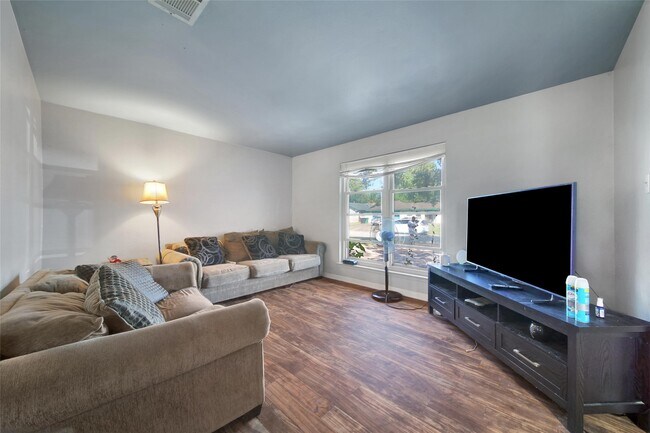 Building Photo - 1559 Diplomat Way