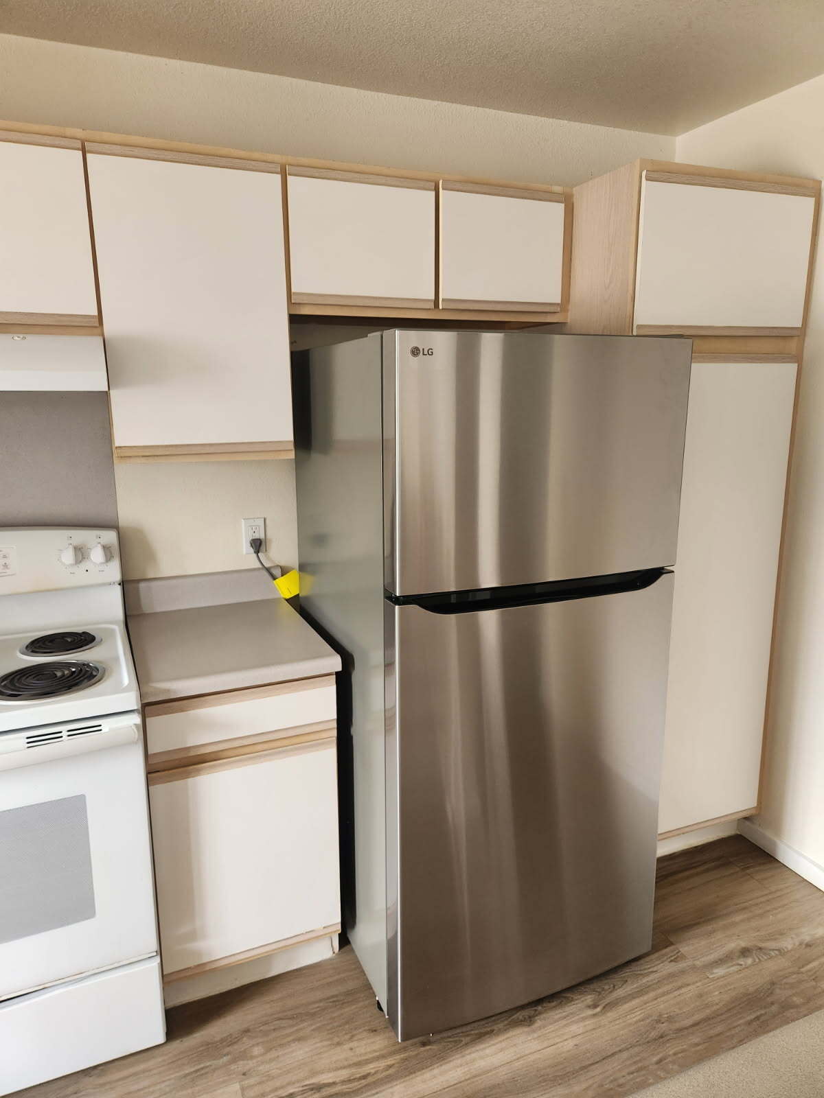 New LG refrigerator - 95-1001 Kaapeha St