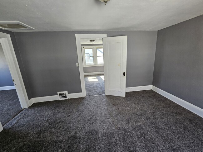 Building Photo - 4004 E 147th St