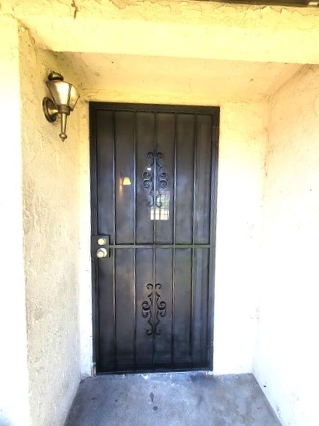 Building Photo - Renovated Single Story House - Close to Fr...