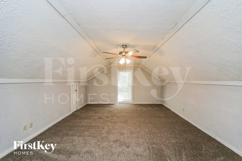 Building Photo - 2220 Nutbush Pl