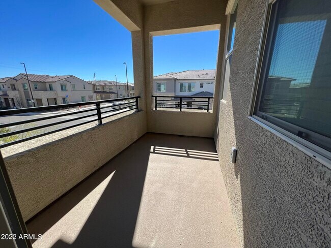Building Photo - 746 E Doral Ave