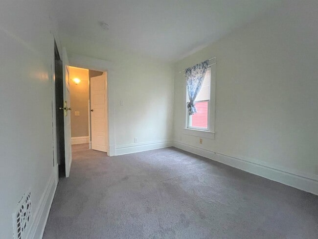 Building Photo - 381 Alden Ave