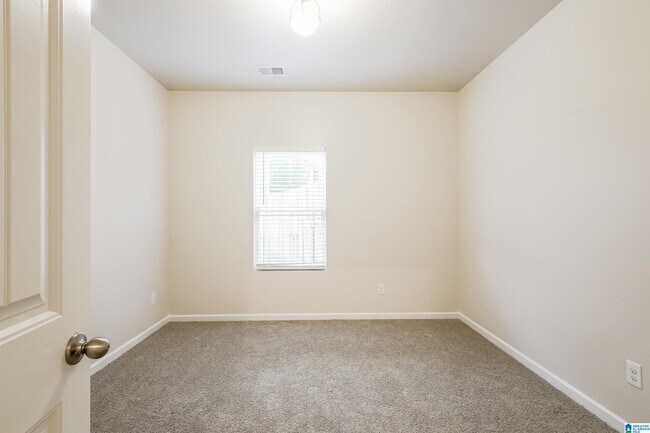 Building Photo - 1080 Park View Dr