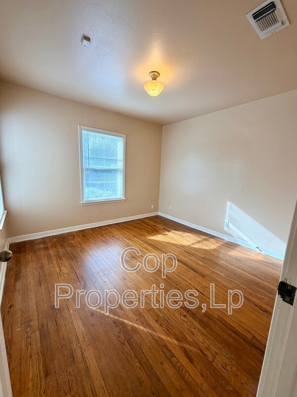 Building Photo - 118 Field Crest Dr