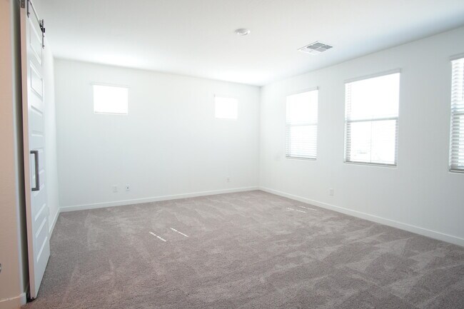 Building Photo - 1079 E Sabino Dr