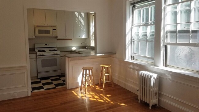 Building Photo - 77 Martin St