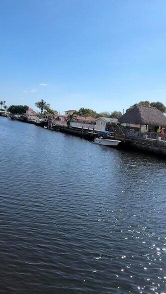 Building Photo - 1412 NE 53rd Ct