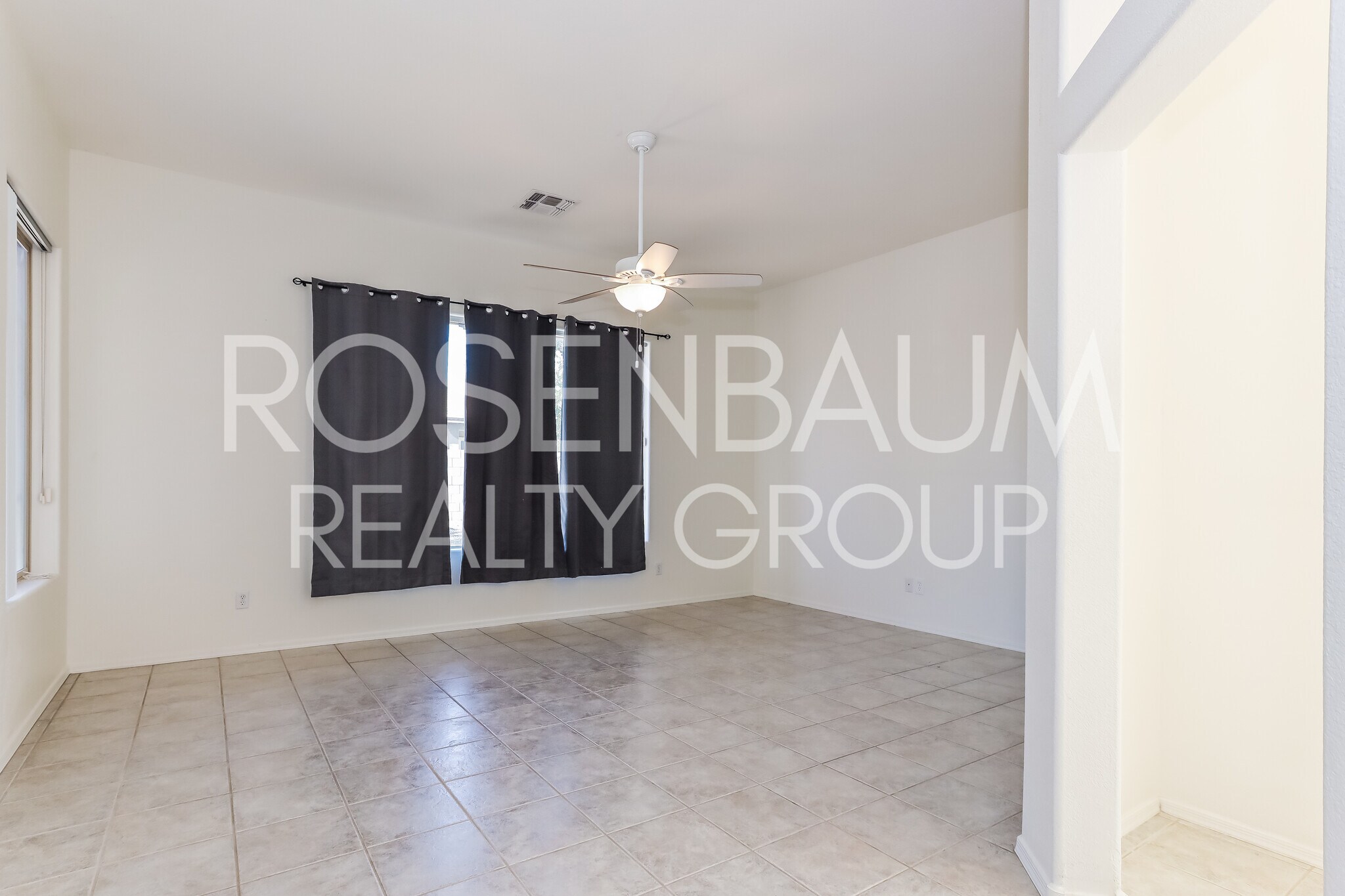 Building Photo - 1210 E Westchester Dr