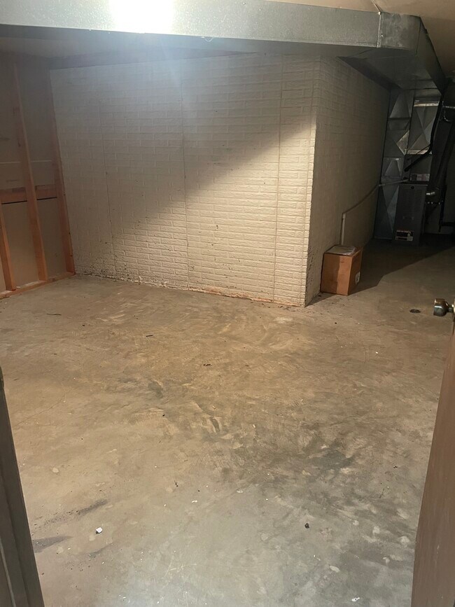 Building Photo - 403-405 S 8th Ave