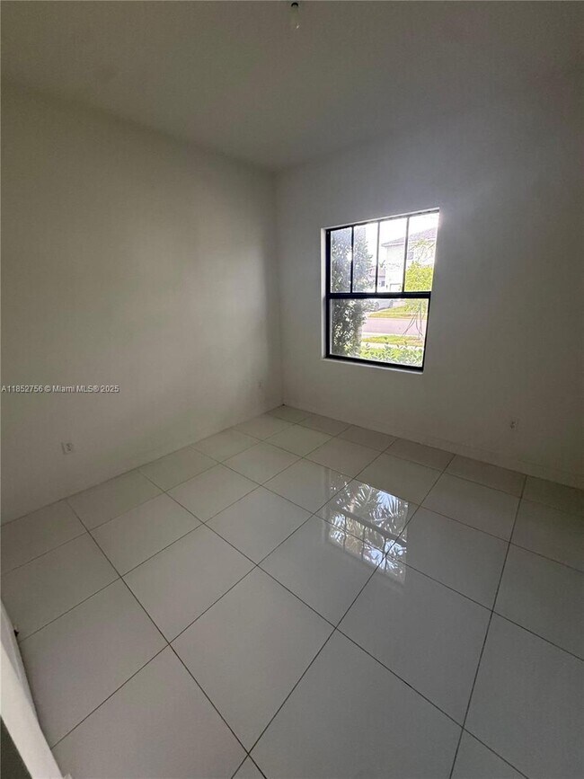 Building Photo - 4398 SW 173rd Ave