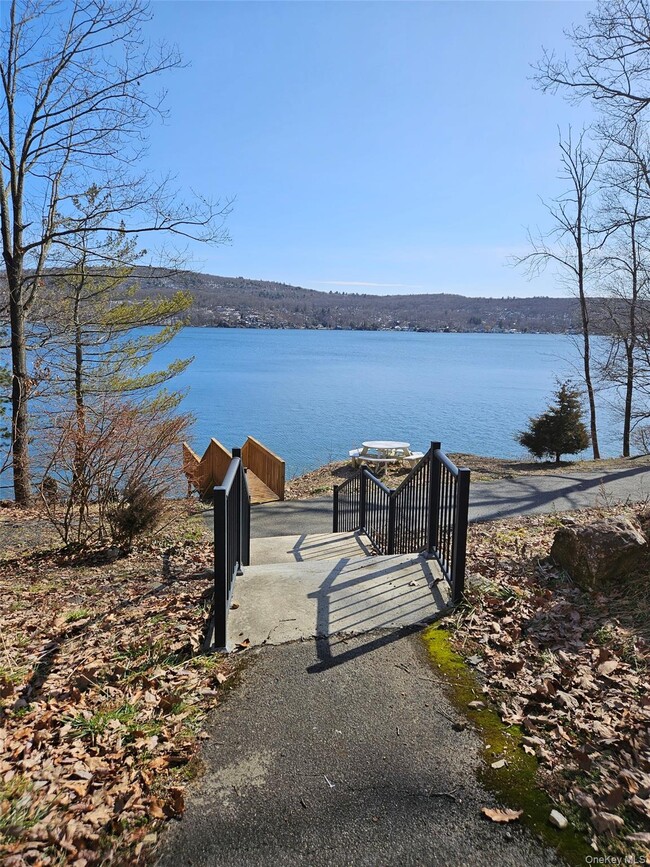 Building Photo - 36 Julie Ln