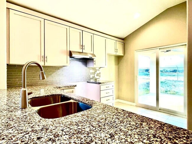 Building Photo - 7106 El Meson Dr