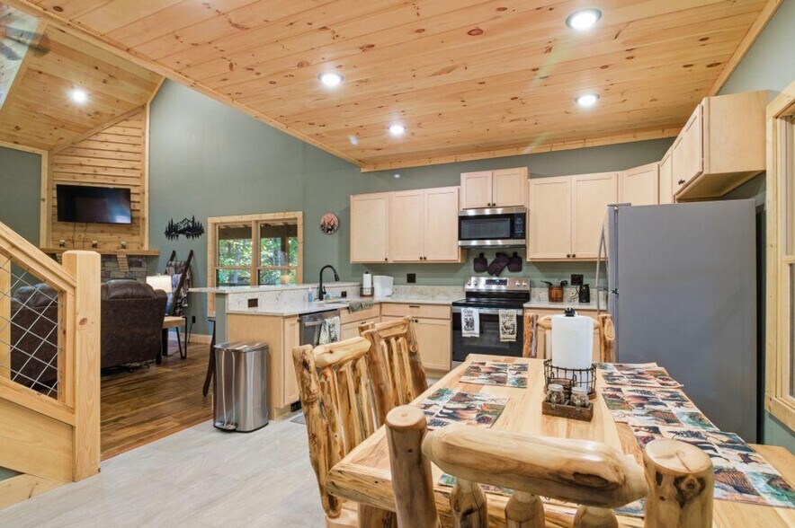 Building Photo - 3045 Jones Creek Ln