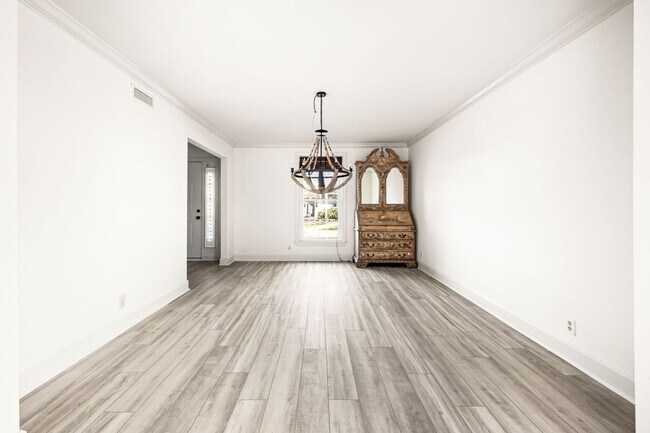 Building Photo - Awesome 4BR/3BA end-unit townhouse in the desirable River Plantation neighborhood!