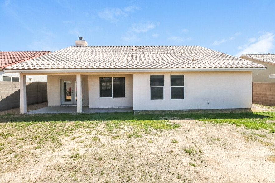 Building Photo - 3032 N Silverado