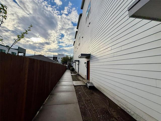 Building Photo - 4211 Delano Pl