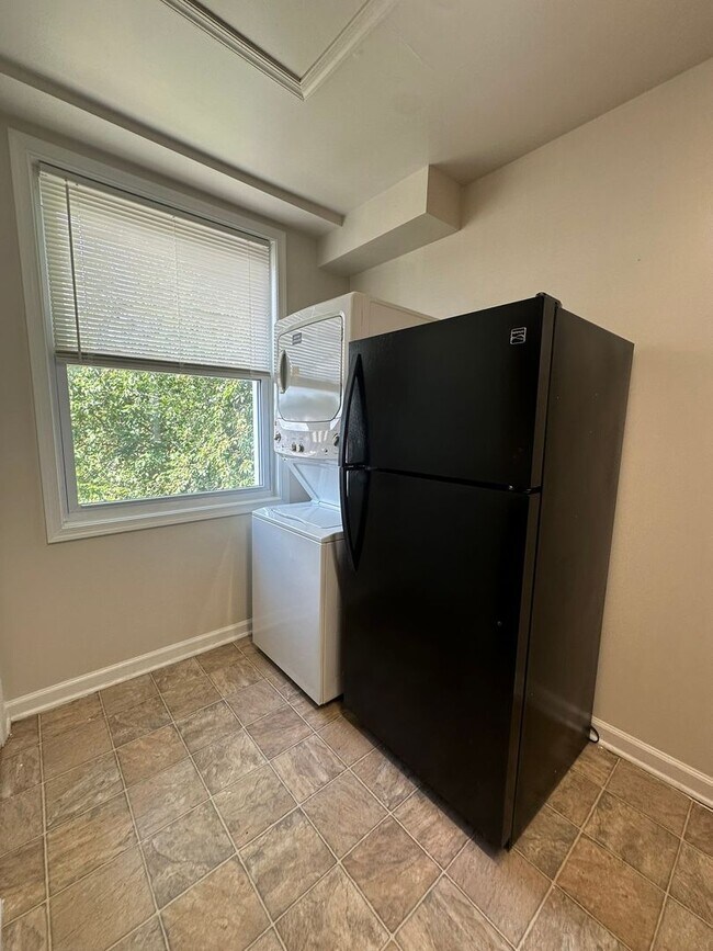 Building Photo - 3616 Elmley Ave