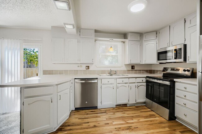 Building Photo - 4298 Sumac Ct
