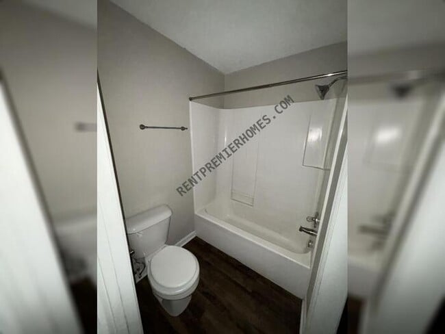 Building Photo - 205 Otter Pl