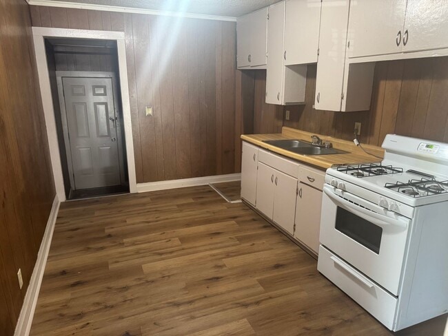 Building Photo - 606-608 Sherman St