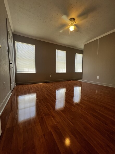 Building Photo - 3837 Meadow Creek Dr