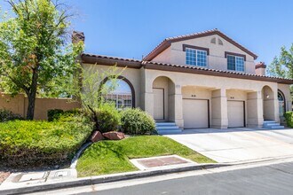 Building Photo - Modern 2-Bedroom Green Valley Townhome