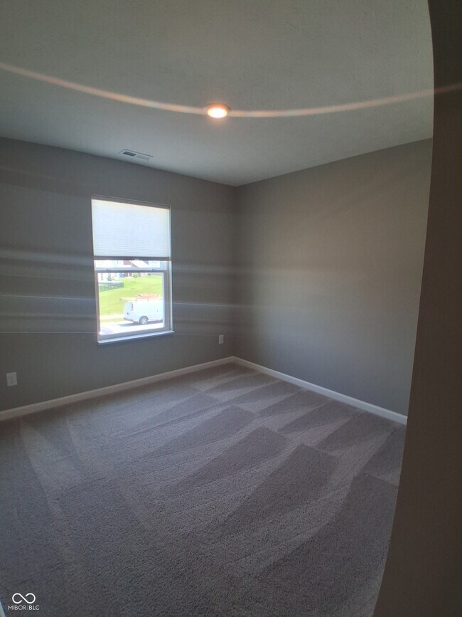 Building Photo - 7062 English Oak Dr